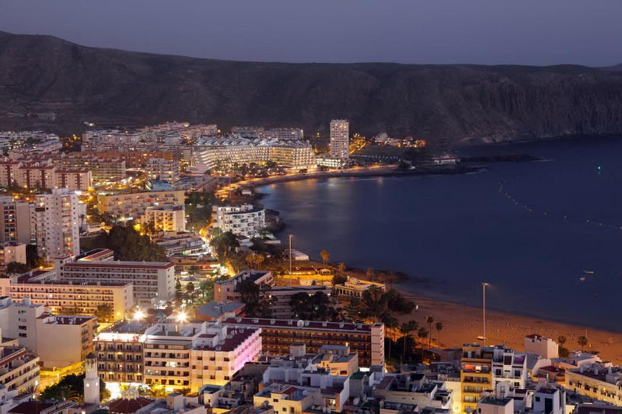 Fabulous 2-Bedroom Apartment Right On The Beach Of Los Crstianos Arona  Exteriér fotografie